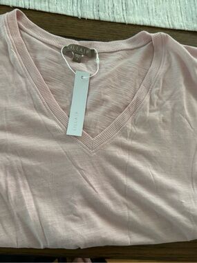 Lilla P V neck puff sleeve shirt sleeve top , NWT , pale pink size small